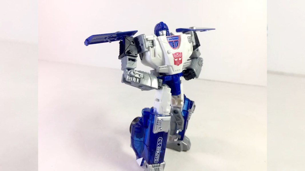 Transformers Siege Mirage Video Review And Image Gallery 25 (25 of 28)